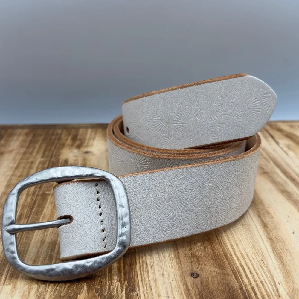 Gap 1969 Belt White Embossed Leather Hammered Buckle USA XS Coastal Western